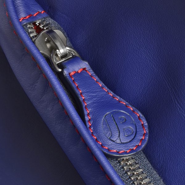 garment carrier jaguar blue detail